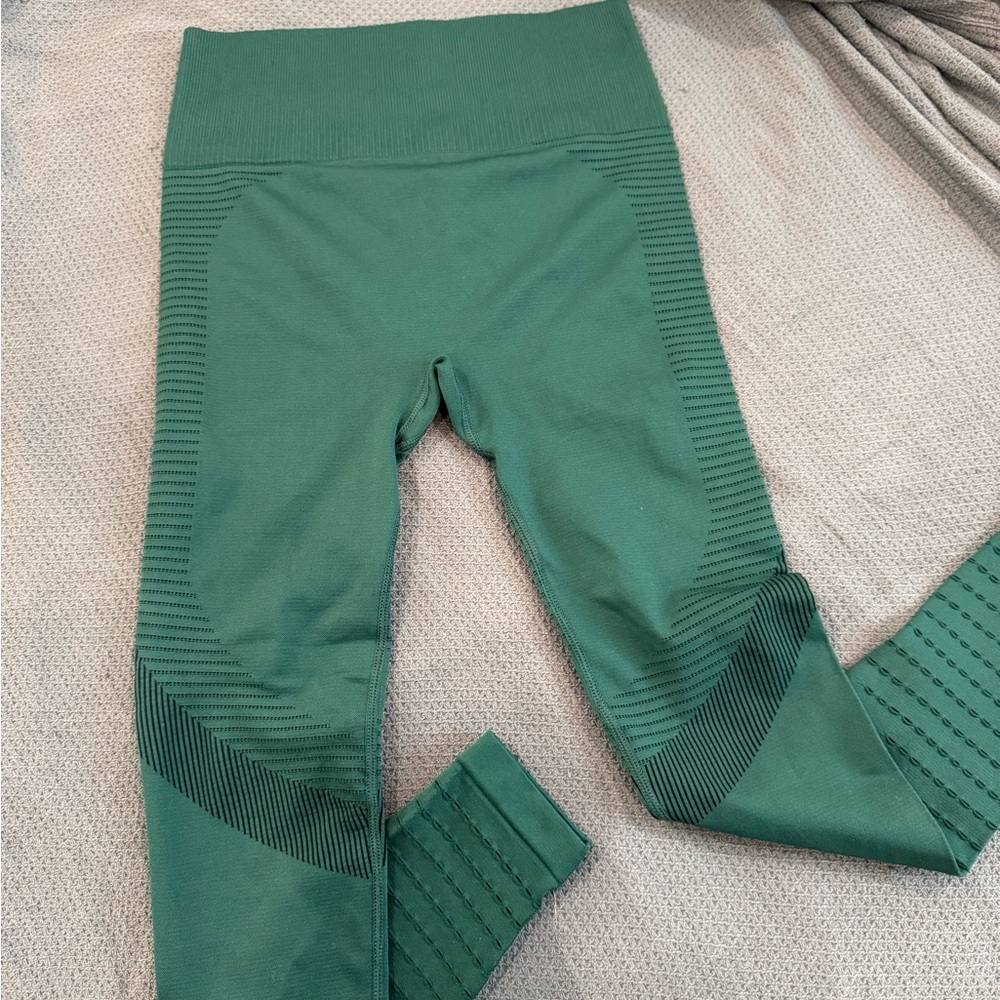 Green High-Waist Ribbed Leggings